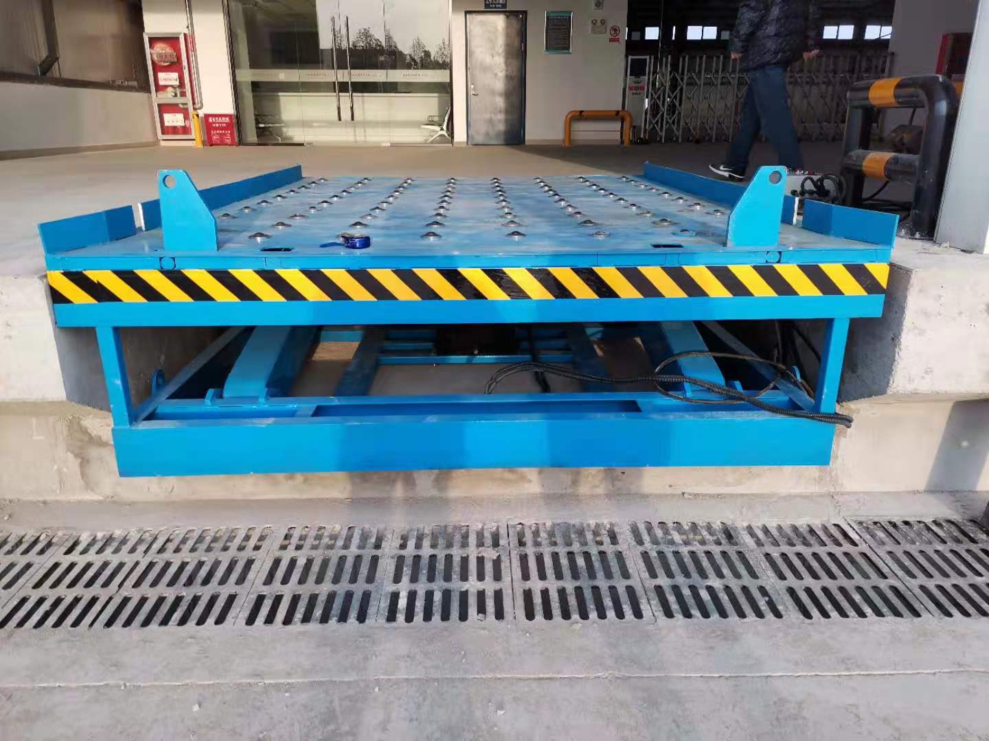 液壓升降平臺(tái)