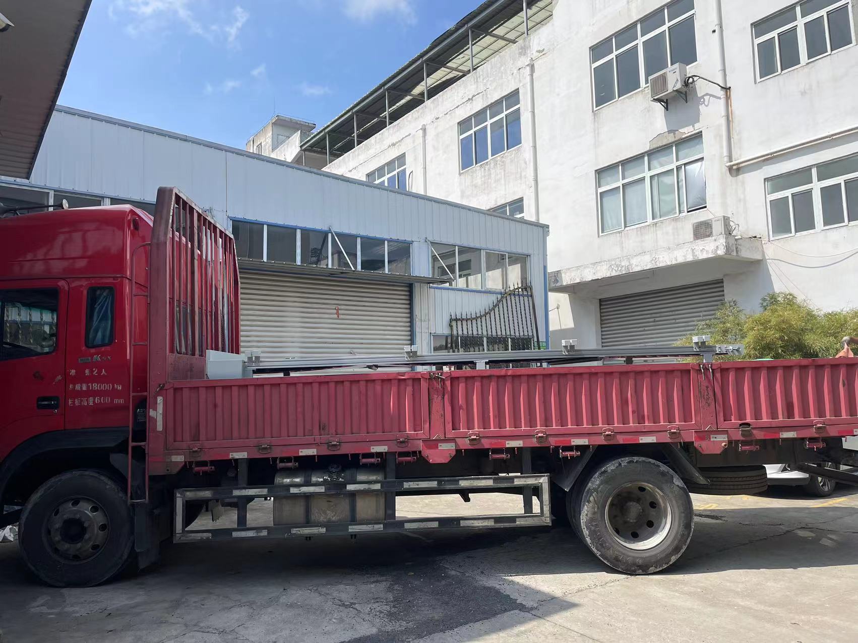 1臺皮帶輸送機(jī)發(fā)往蕪湖汽車廠